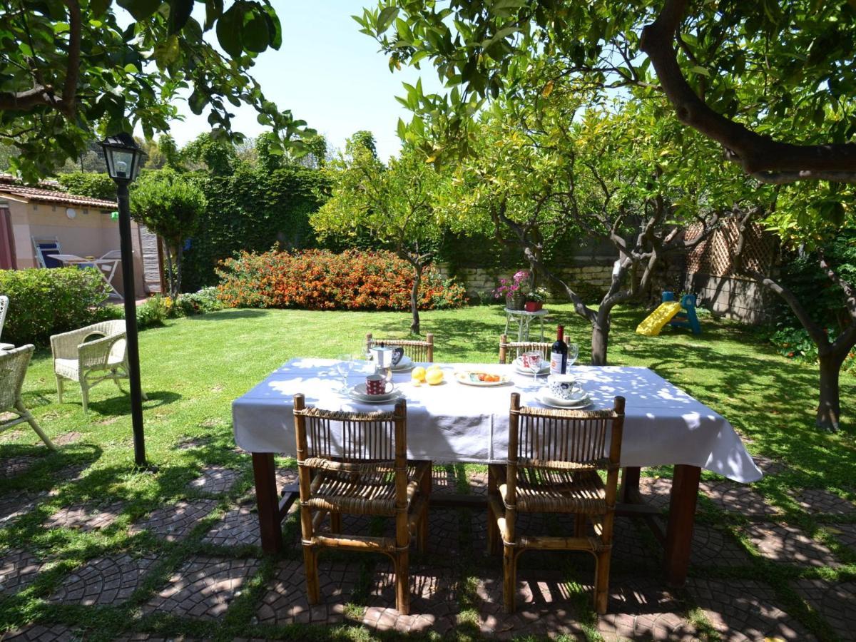 Casa Unifamiliar Con Jard N Privado Villa Agnone Bagni Exterior photo