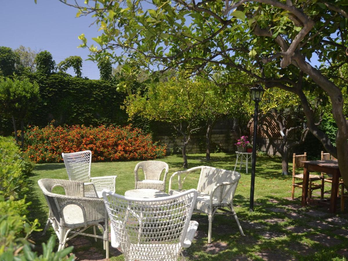 Casa Unifamiliar Con Jard N Privado Villa Agnone Bagni Exterior photo